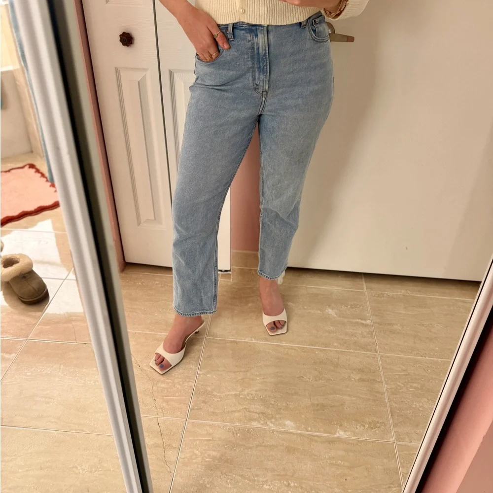 Abercrombie & Fitch High-Rise Light Wash Ankle Straight Jeans- Size 28 - Picture 3 of 15